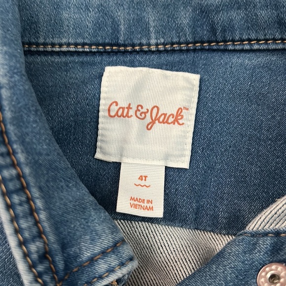Girls Cat and Jack stretch denim jacket size 4T with snaps so cute - Picture 2 of 2